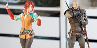 Petit unboxing maison pour les figurines de Triss et Geralt