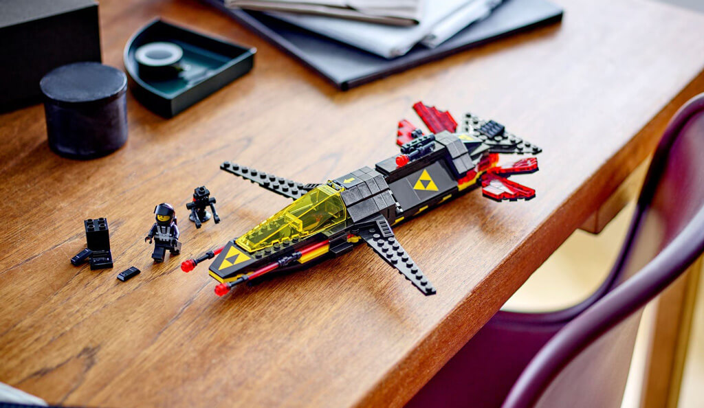 Le croiseur Blacktron LEGO