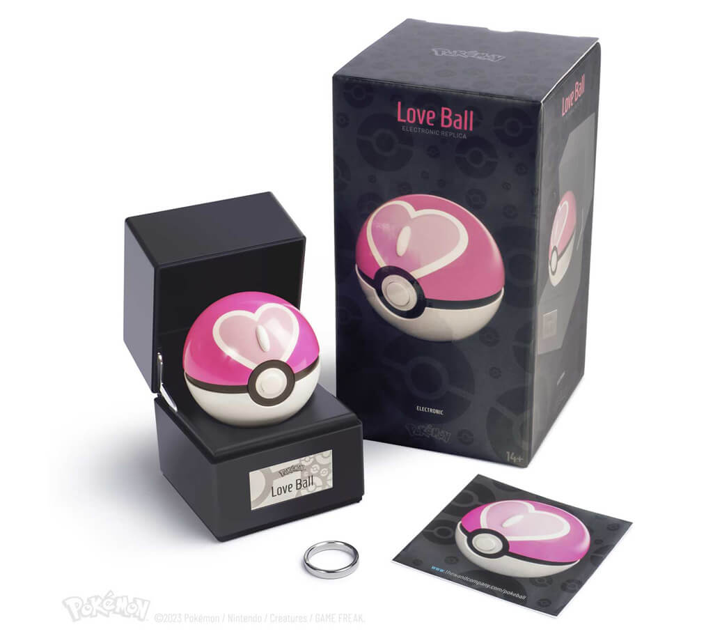 Réplique en métal de la Love Ball dans Pokémon