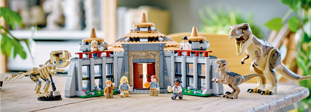 Le centre des visiteurs l attaque du T rex et du vélociraptor LEGO Jurassic Park