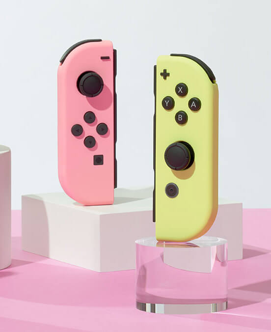 Joy Con rose et jaune pastel